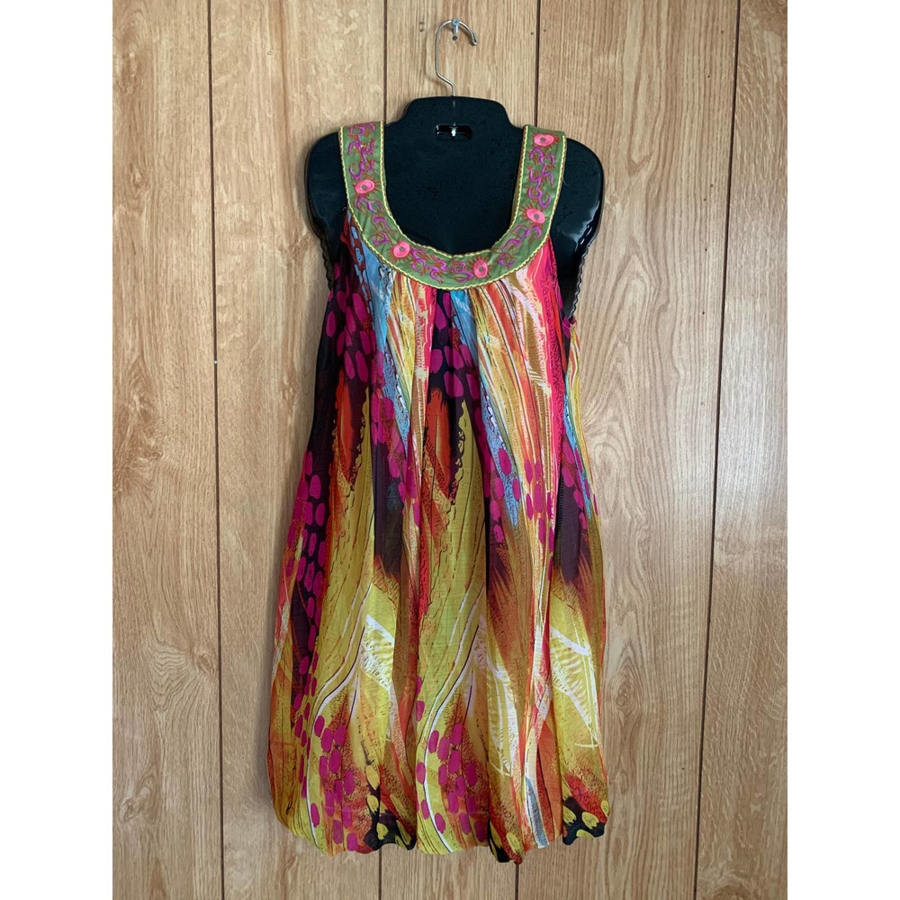 Vegas dress size M/L sleeveless crepe embroidered